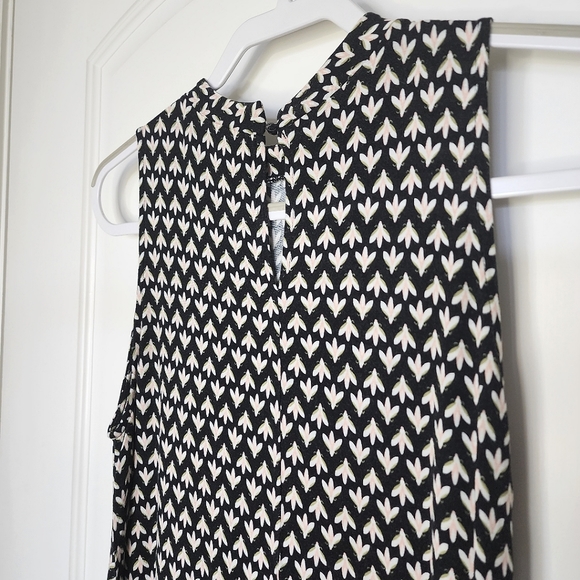 💥3/$30💥 LOFT Sleeveless Blouse - Picture 7 of 10